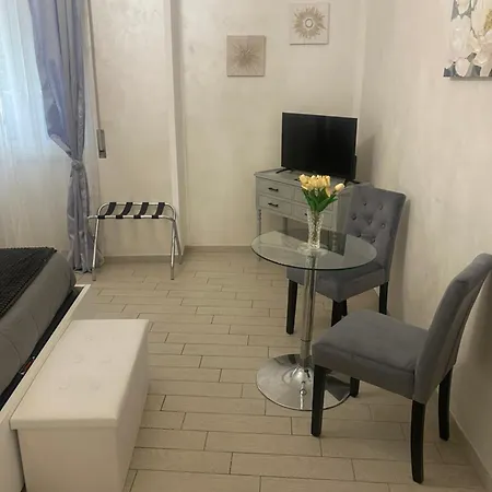 Few Steps From Vatican * روما