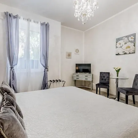 Few Steps From Vatican شقة