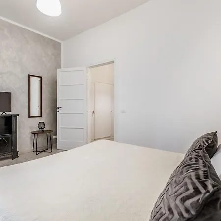 Few Steps From Vatican روما