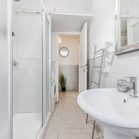 Few Steps From Vatican شقة