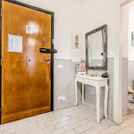 Few Steps From Vatican * روما